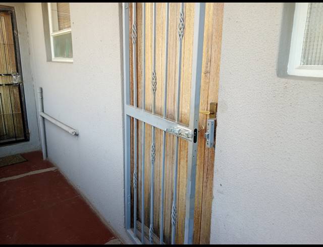3 BEDROOM APARTMENT FOR SALE IN BENONI WEST